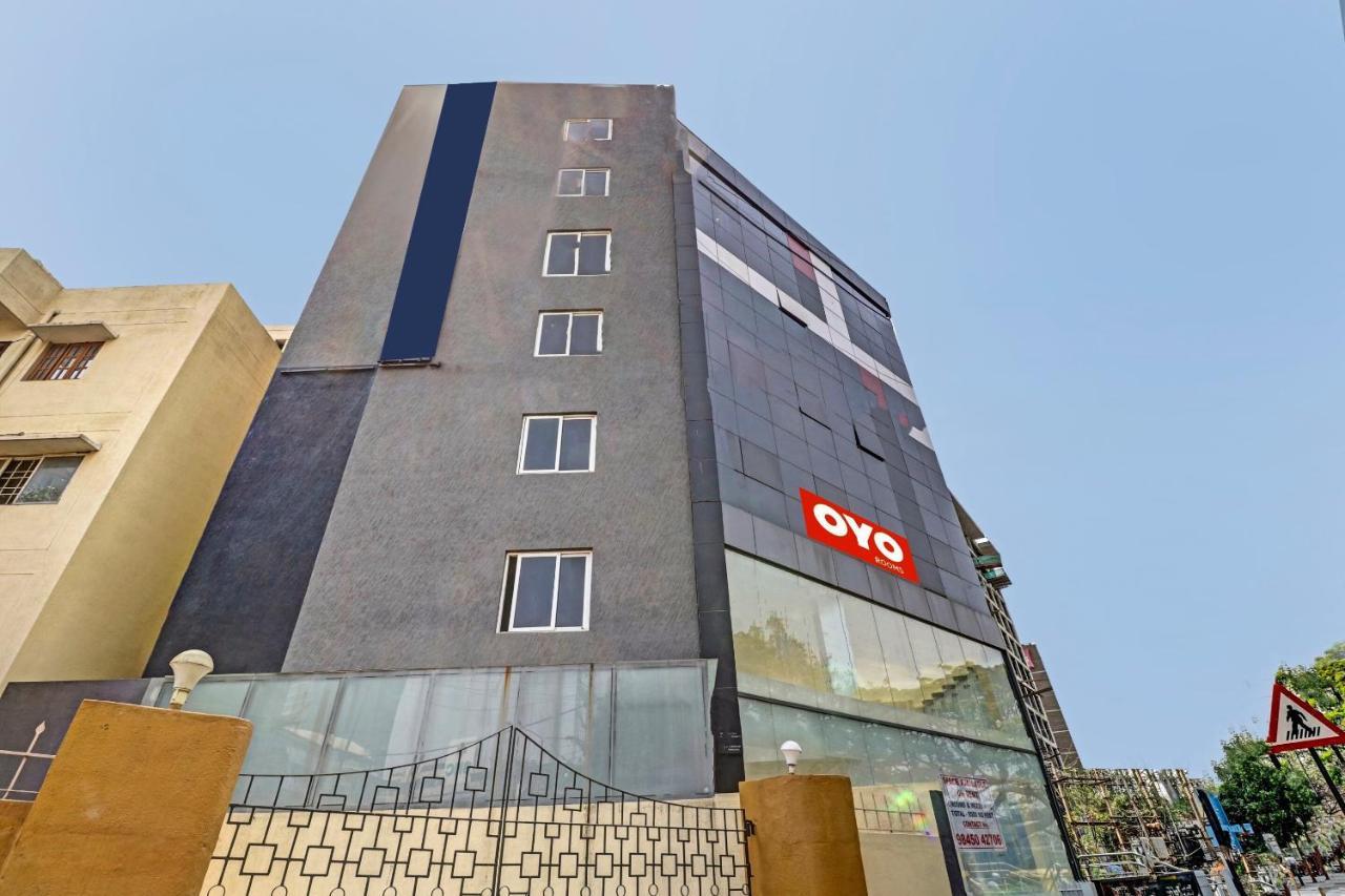 Oyo Townhouse 251 Richmond Circle Hotell Bangalore Exteriör bild